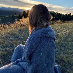 Meet your Posher, Larissa